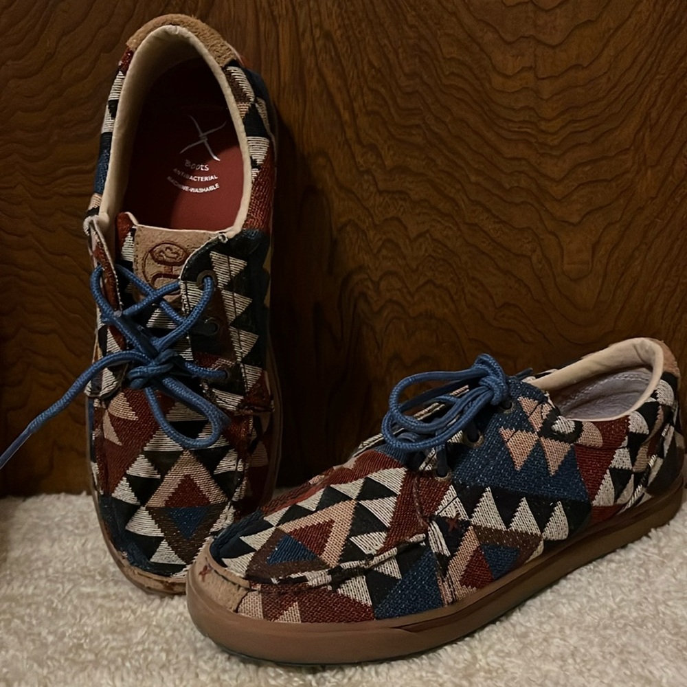 Like New. Hardly worn. Men’s Twisted X size 9M